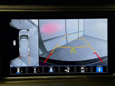 Used 2021 GMC Yukon XL Denali image 14