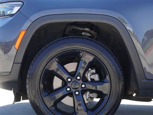 Used 2024 Jeep Grand Cherokee L Limited w/ Black Appearance Package image 5