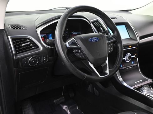 Used 2019 Ford Edge Titanium w/ Equipment Group 301A AWD/4WD image 11