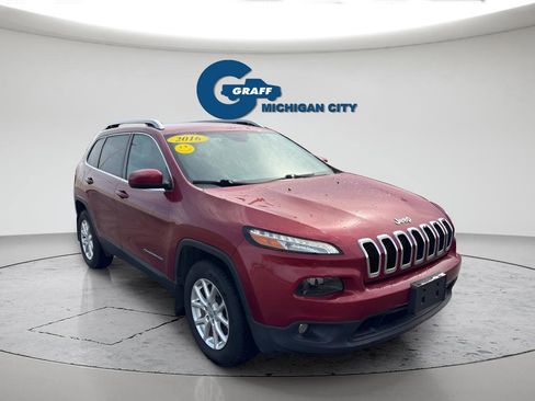 Used 2016 Jeep Cherokee Latitude AWD/4WD image 5