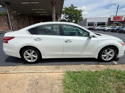 Used 2013 Nissan Altima 2.5 SL w/ Technology Pkg FWD image 8