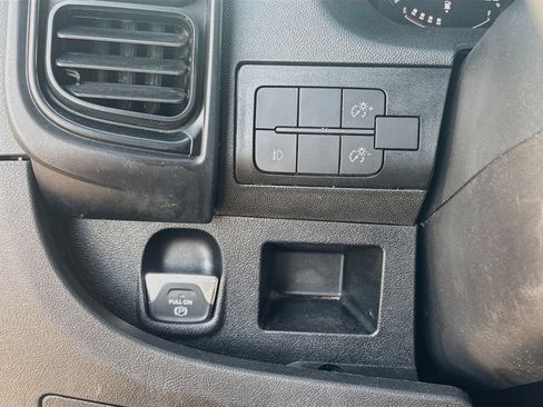 Used 2024 RAM ProMaster 2500 w/ Convenience Group FWD image 10