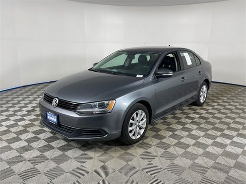 Used 2011 Volkswagen Jetta SE image 1
