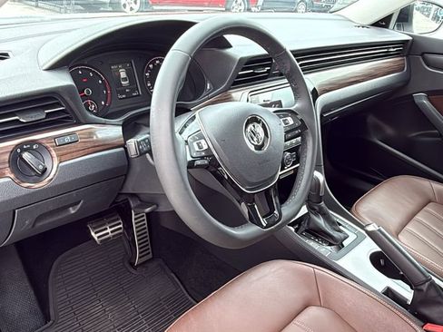 Used 2022 Volkswagen Passat 2.0T FWD image 24