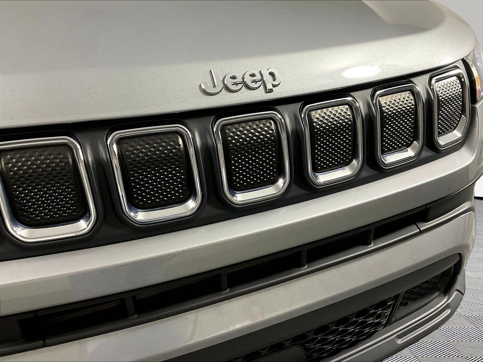 Used 2022 Jeep Compass Latitude FWD image 32