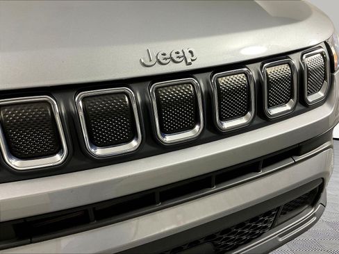 Used 2022 Jeep Compass Latitude FWD image 32