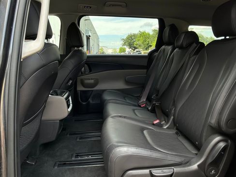 Used 2026 Kia Carnival FWD image 12