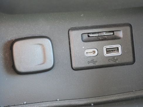 Used 2023 GMC Acadia SLT image 45