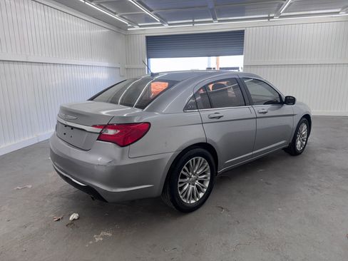 Used 2014 Chrysler 200 LX image 5