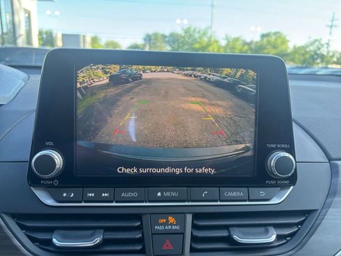 Used 2025 Nissan Altima 2.5 SV FWD image 23