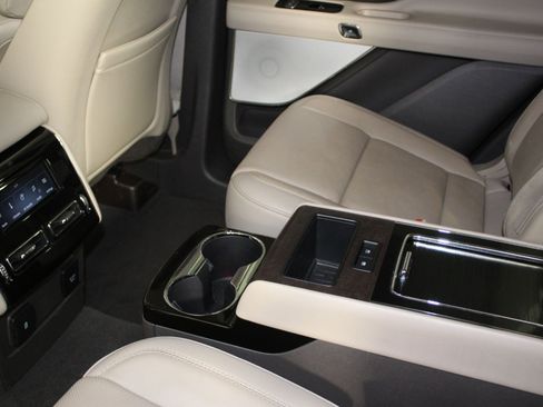 Used 2023 Lincoln Aviator Reserve w/ Equipment Group 201A image 24