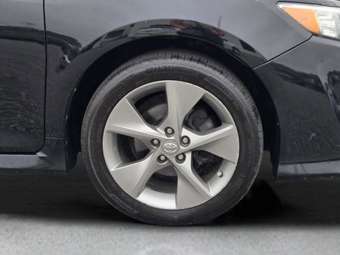 Used 2014 Toyota Camry SE image 3