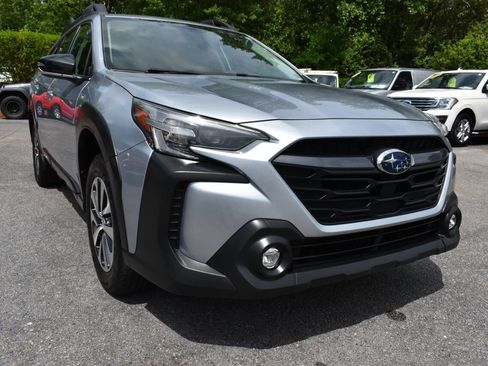 Used 2023 Subaru Outback Premium AWD/4WD image 41
