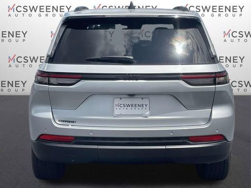 New 2025 Jeep Grand Cherokee Altitude RWD image 4
