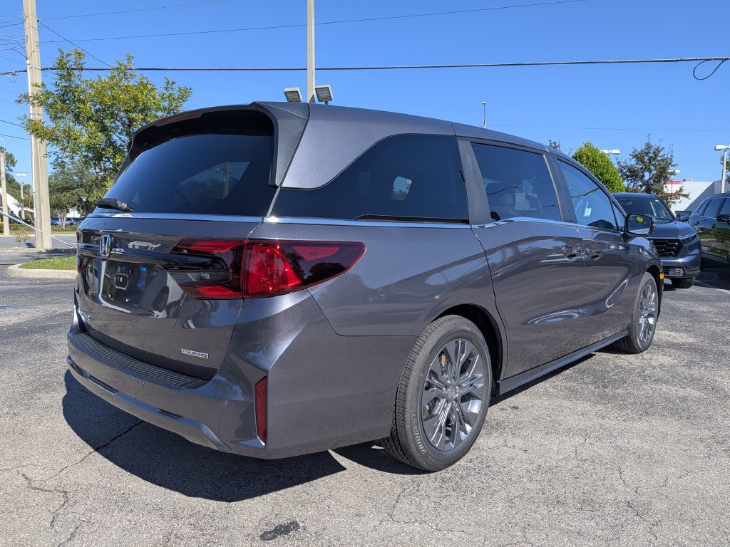 New 2027 Honda Odyssey Touring image 4