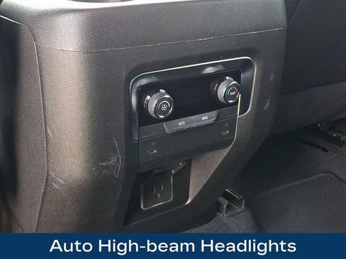 Used 2025 Chevrolet Suburban Z71 AWD/4WD image 19