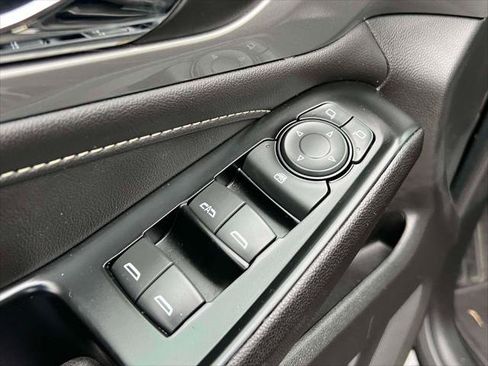 Used 2023 Chevrolet Traverse LT image 16