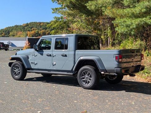New 2025 Jeep Gladiator Sport image 7