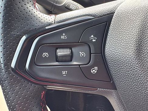 Used 2024 Chevrolet Trax RS w/ Sunroof Package FWD image 21