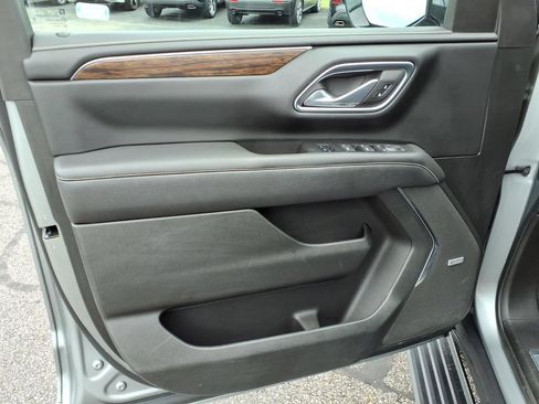 Used 2023 Chevrolet Suburban Premier AWD/4WD image 23
