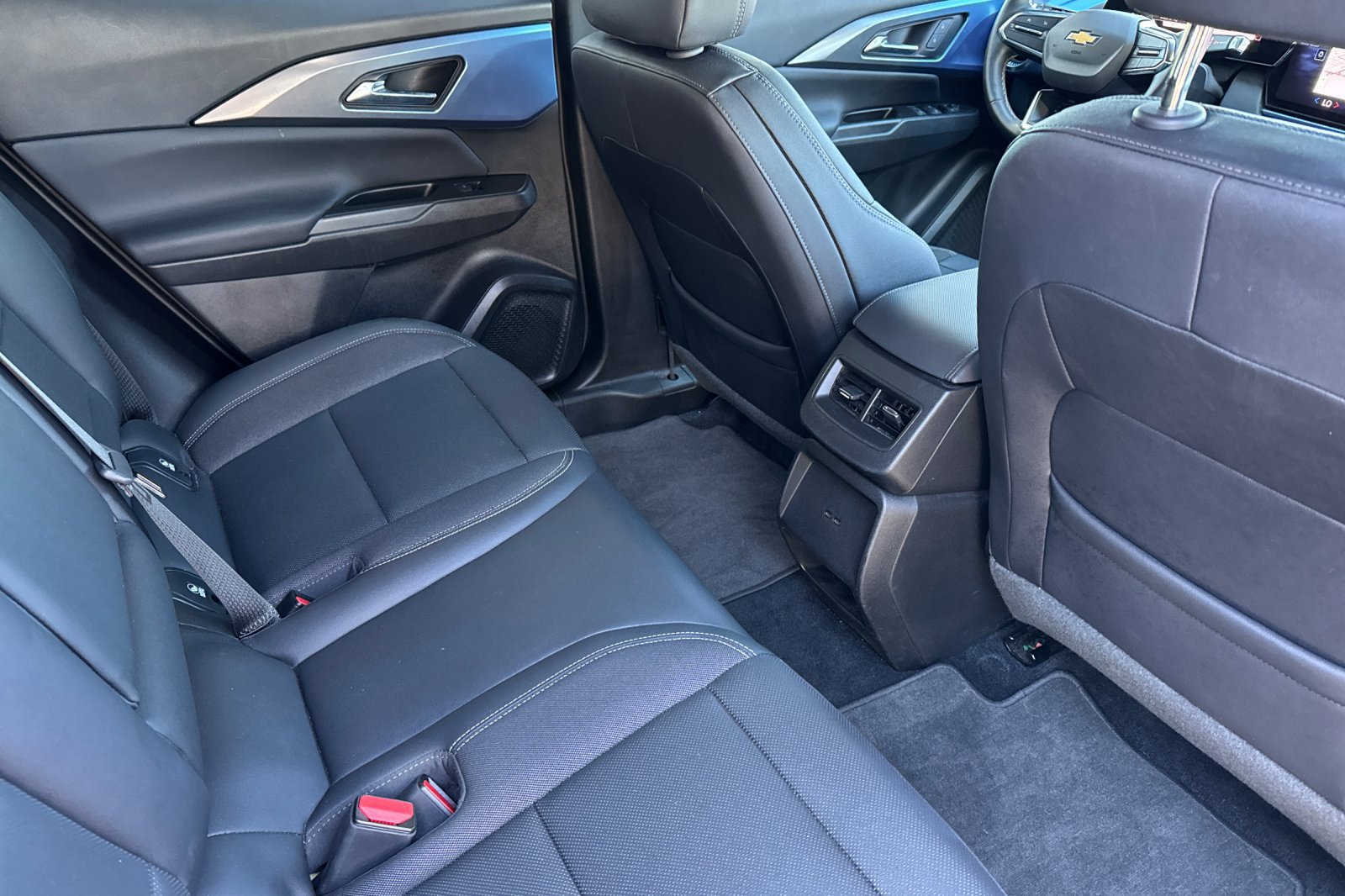 Used 2024 Chevrolet Equinox EV LT AWD/4WD image 17