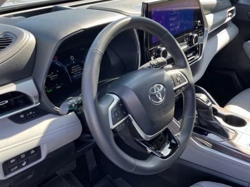 Used 2024 Toyota Highlander Platinum AWD/4WD image 14