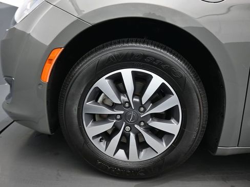 Used 2020 Chrysler Pacifica Limited w/ Advanced Safetytec Group image 68