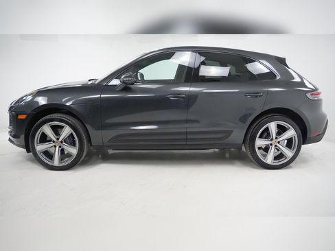Used 2025 Porsche Macan image 2