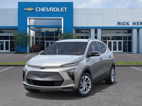 New 2023 Chevrolet Bolt EUV LT w/ Comfort Package FWD image 8