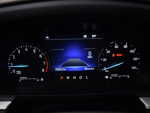 Used 2022 Ford Explorer XLT w/ Equipment Group 202A image 3