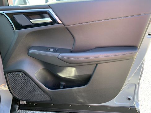 New 2025 Mitsubishi Outlander SE image 23