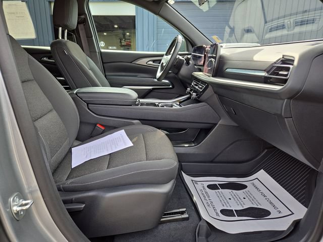 Used 2024 Chevrolet Traverse LT w/ Trailering Package AWD/4WD image 34