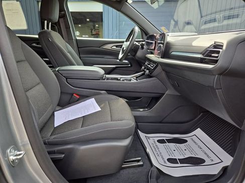 Used 2024 Chevrolet Traverse LT w/ Trailering Package AWD/4WD image 34