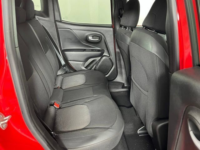 Used 2023 Jeep Renegade Latitude AWD/4WD image 29