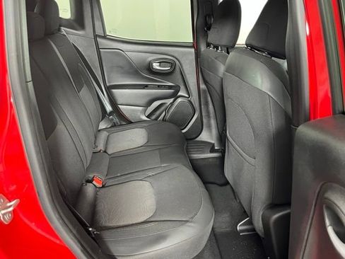 Used 2023 Jeep Renegade Latitude AWD/4WD image 29