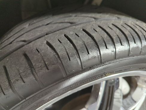 Used 2005 Ford Thunderbird 50th Anniversary RWD image 19