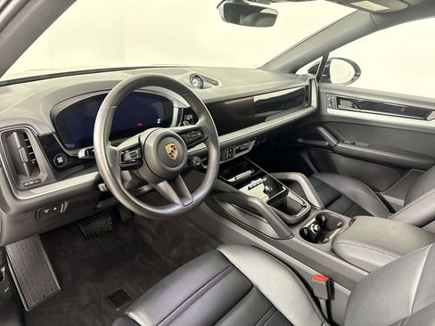 Certified 2024 Porsche Cayenne Coupe AWD/4WD image 4