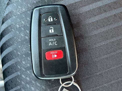 Used 2022 Toyota Prius Prime LE FWD image 25