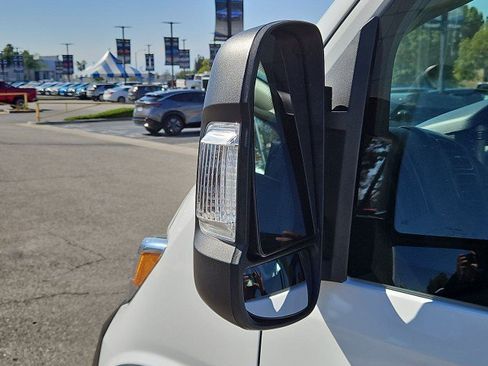 Used 2026 RAM ProMaster 2500 w/ Convenience Group FWD image 19