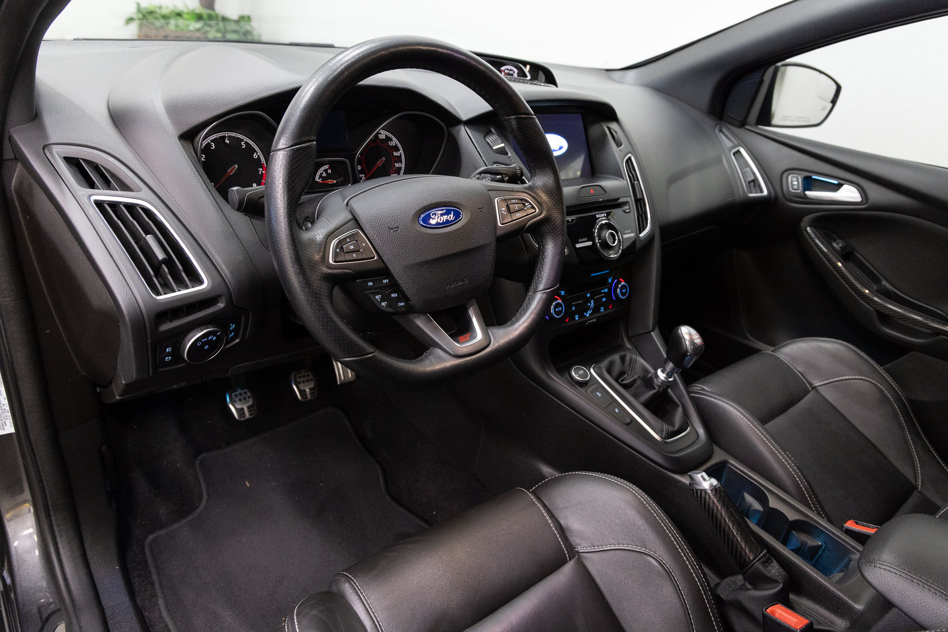 Used 2016 Ford Focus ST w/ Equipment Group 402A FWD image 6