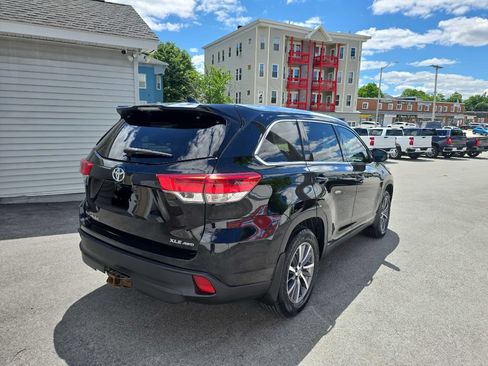 Used 2019 Toyota Highlander XLE AWD/4WD image 6