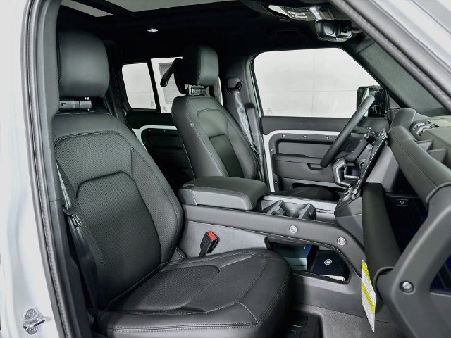 New 2026 Land Rover Defender 110 X-Dynamic SE AWD/4WD image 26