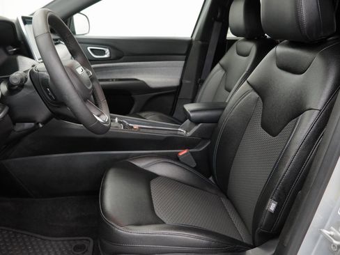 Certified 2025 Jeep Compass Latitude w/ Convenience Group image 17