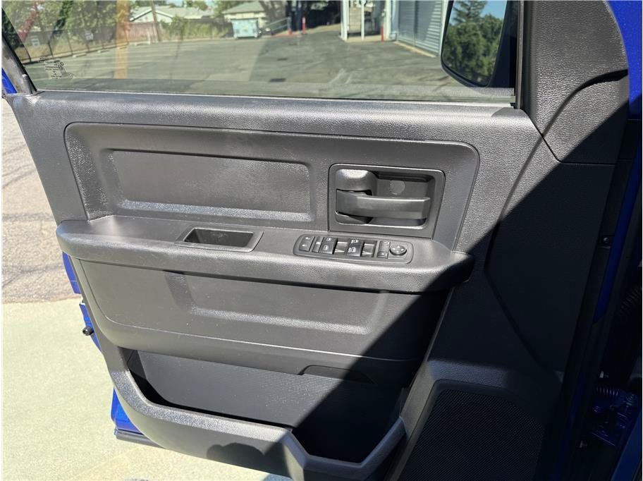 Used 2015 RAM 1500 Express AWD/4WD image 32