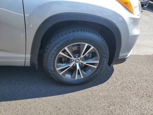 Used 2016 Toyota Highlander XLE AWD/4WD image 5