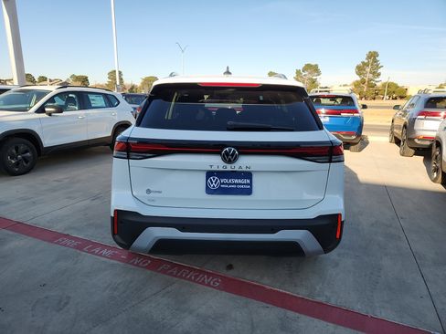 New 2026 Volkswagen Tiguan SE image 6