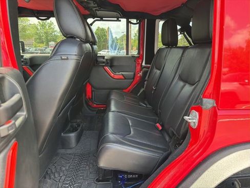 Used 2018 Jeep Wrangler Unlimited Sahara w/ Max Tow Package AWD/4WD image 16