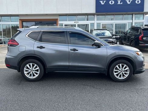 Used 2018 Nissan Rogue SV w/ Sun & Sound Touring Package image 4