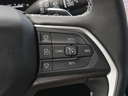 New 2025 Jeep Grand Cherokee Limited w/ Luxury Tech Group II RWD image 20