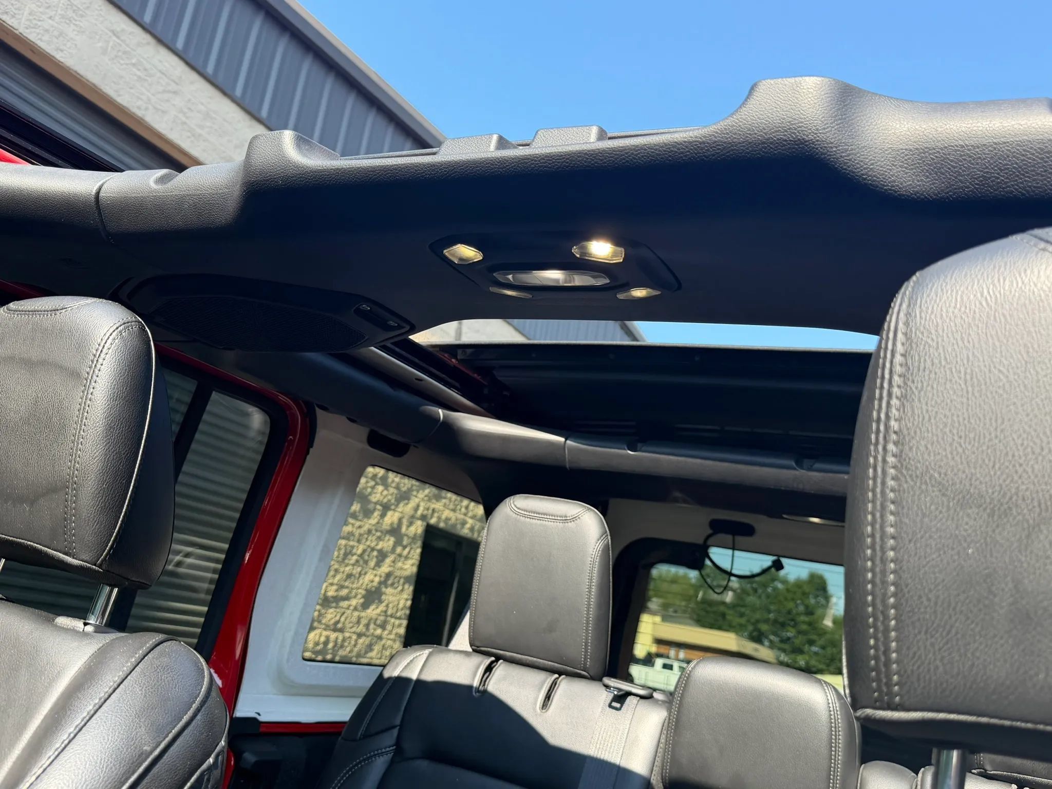 Used 2019 Jeep Wrangler Unlimited Sahara w/ LED Lighting Group AWD/4WD image 26